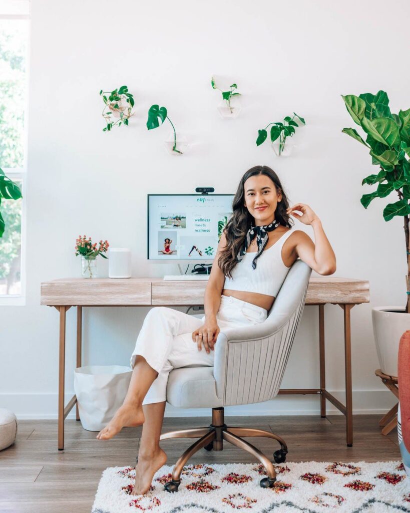 nutritionist brand photo at desk